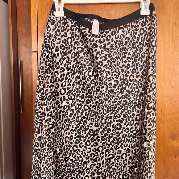 Beautiful skirt from Victoria secret excellent condition - Picture 4 of 7